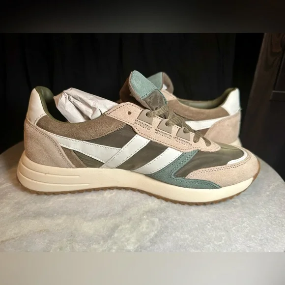 NIB Gola Chicago sneakers khaki/cappuccino/ off white US size 8 - Picture 7 of 13